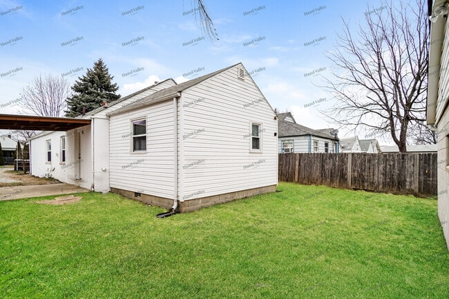 Building Photo - 94 Florence Ave