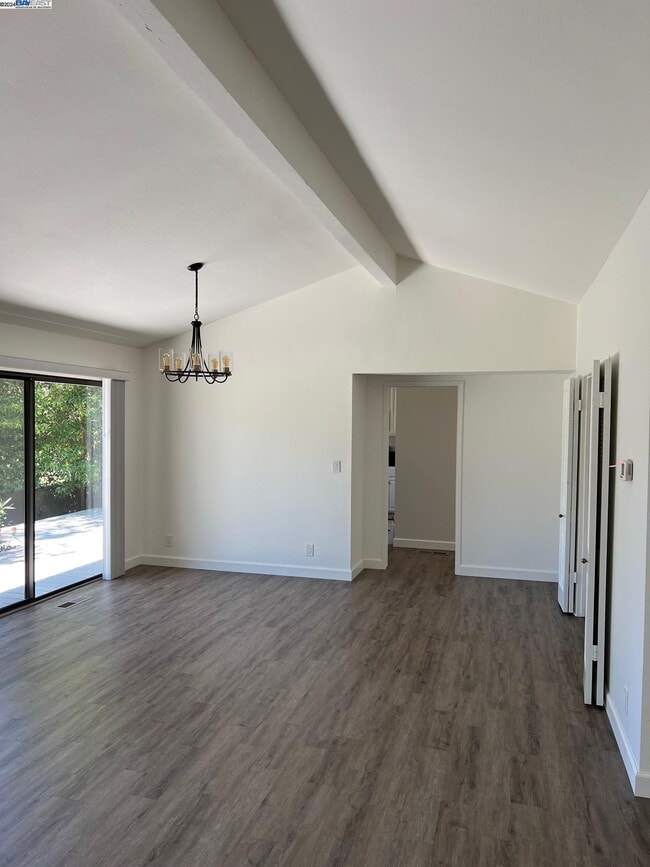 Building Photo - 535 Cambrian Way