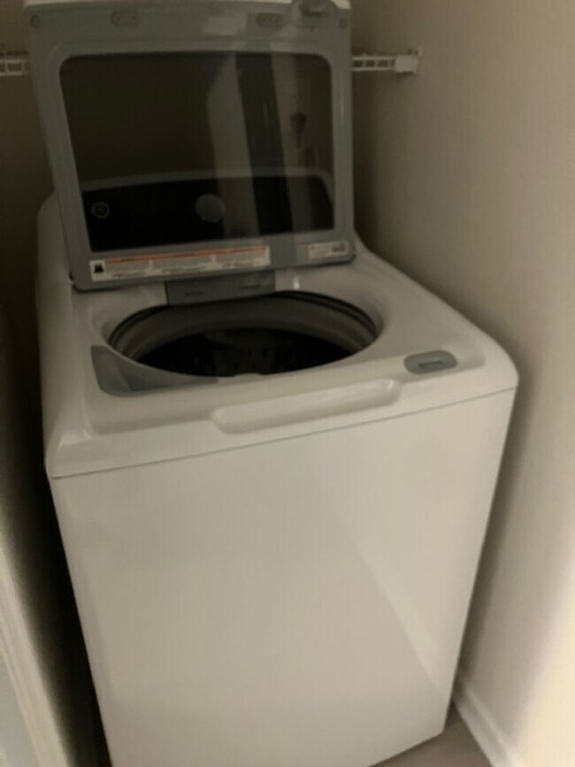 Building Photo - 908-C