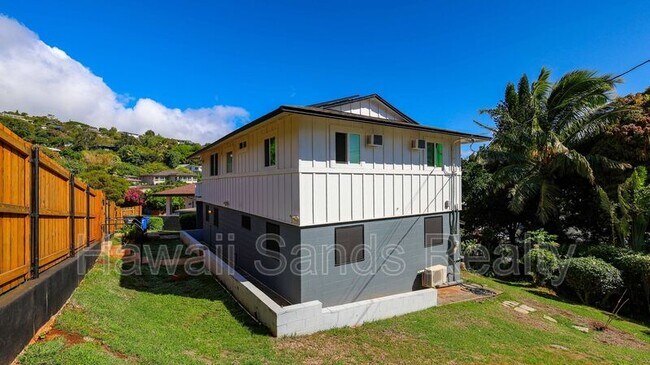 Building Photo - 4566 Sierra Dr