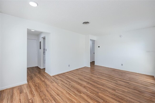 Building Photo - 501 E Bay Dr