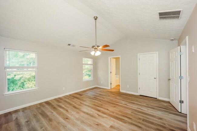 Building Photo - 9422 Lakeview Rd