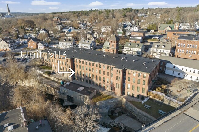 Building Photo - 100 Main St