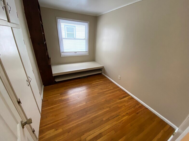 Building Photo - 2104 Panama St