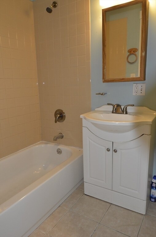 Building Photo - 68 Elm St