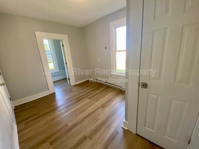 Building Photo - 1009 4th St