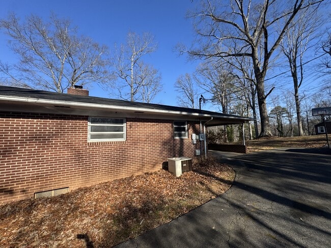 Building Photo - 5804 Elkin Hwy