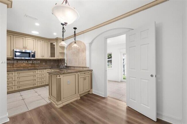 Building Photo - 3411 SW 27th St