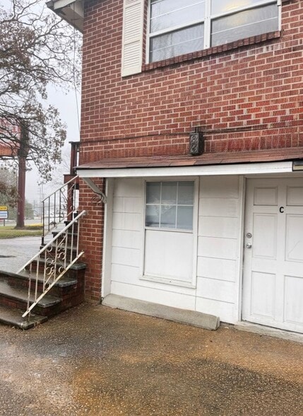 Building Photo - 1016 Greens Lake Rd