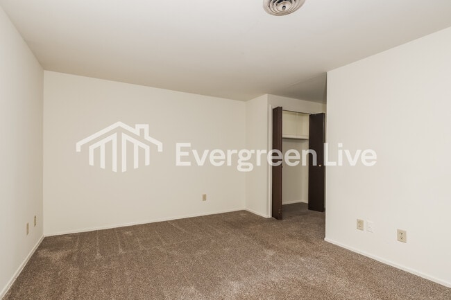 Building Photo - 5676 Troy Villa Blvd