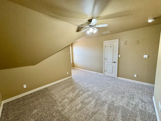 Building Photo - *COMING SOON* Luxurious 2-Story Home in Gated Stone Oak Community – Pool & Lawn Care Included