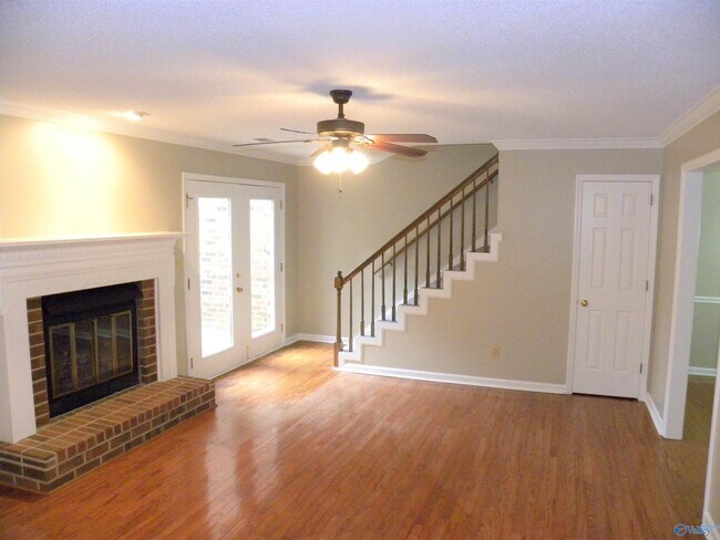 Building Photo - 102 W Lake Cir