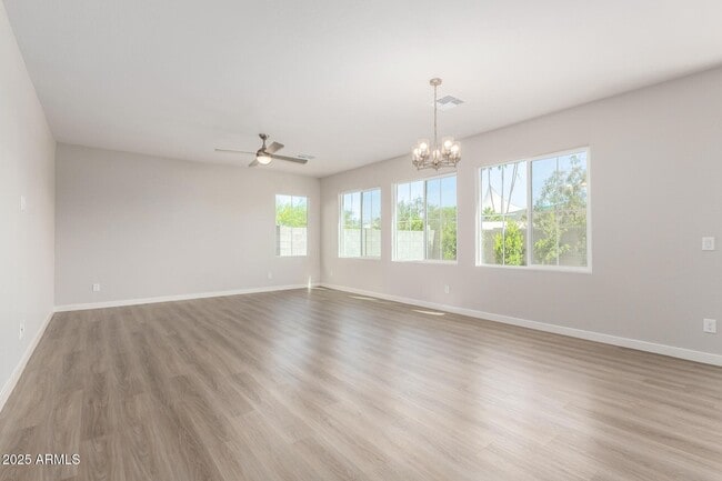 Building Photo - 1531 W Sierra Vista Dr