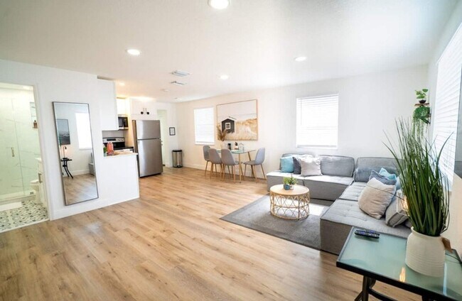 Building Photo - Beautiful New constriction Near Madera Beach