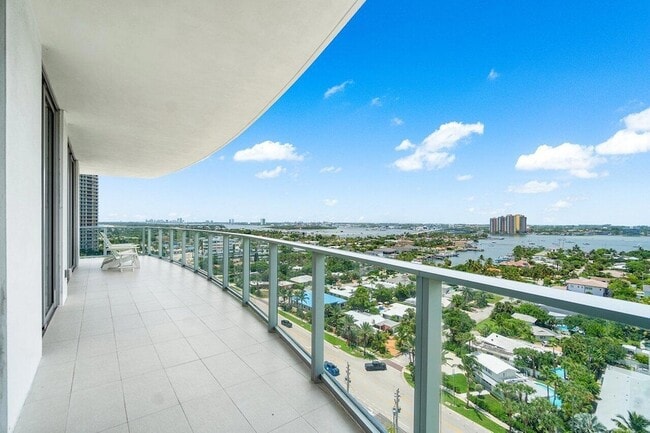 Building Photo - 3100 N Ocean Dr