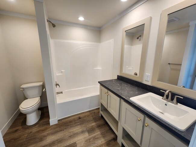 Building Photo - 498 Vermont