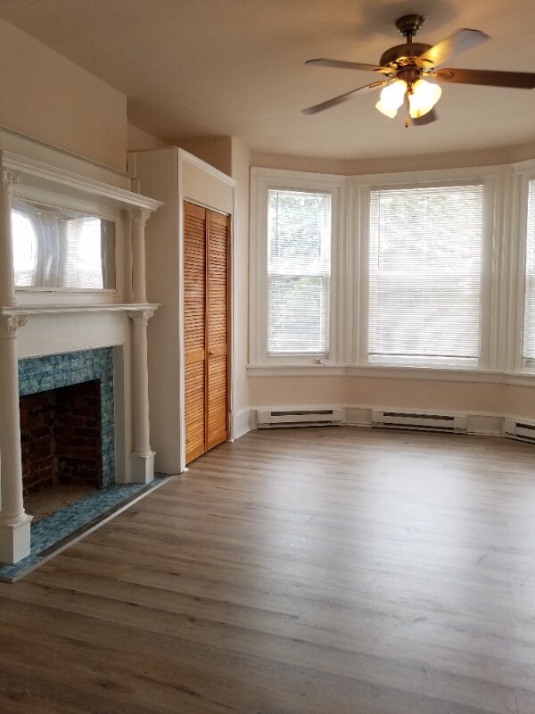 Building Photo - 431 E Walnut Ln