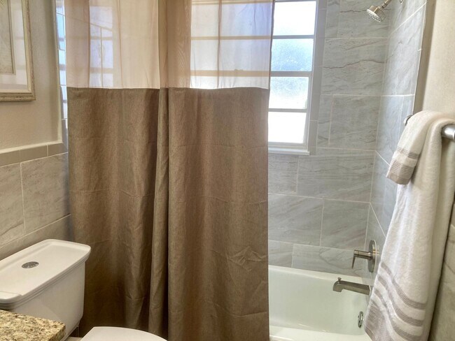 Building Photo - Furnished condo with dock!