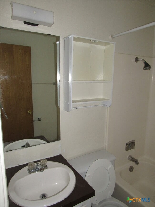 Building Photo - 2406 Shoemaker Dr