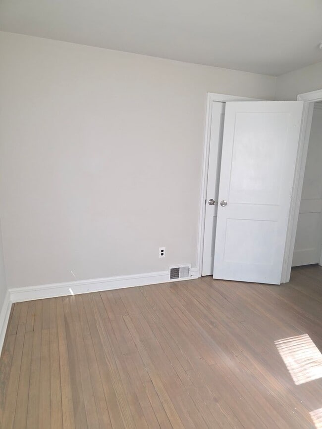 Building Photo - McDaniel Heights Single Family Home