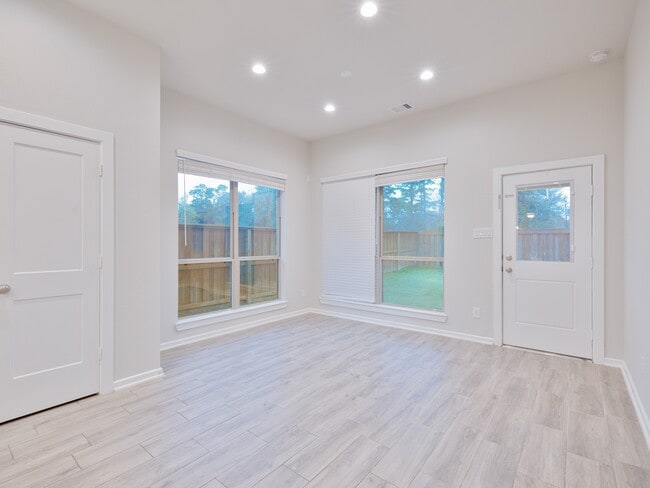 Building Photo - 7918 Pershing Ave