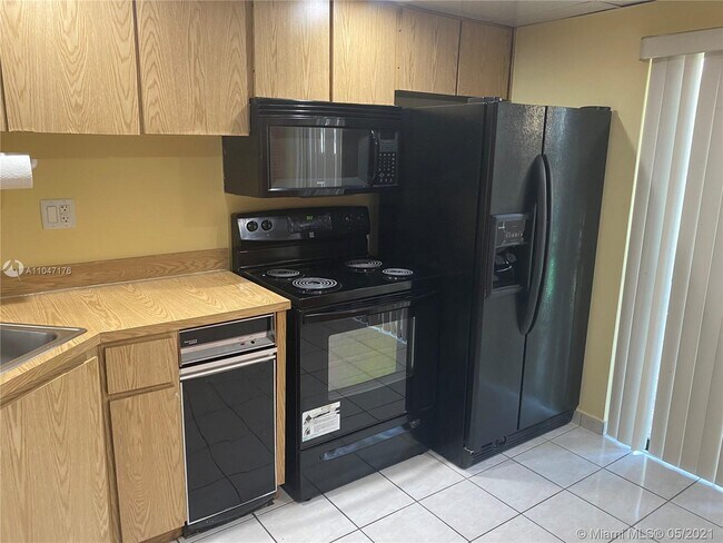 Building Photo - 1809 SW 107th Ave