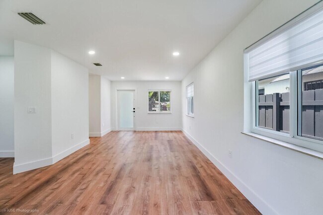 Building Photo - 1293 NW 38th St