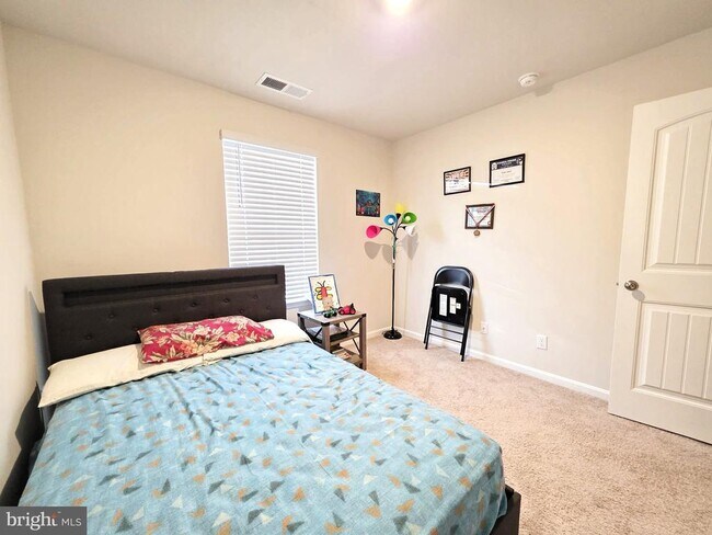 Building Photo - 407 Stream Valley Ct