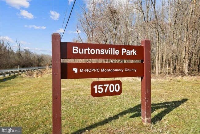 Building Photo - 2867 Shepperton Terrace