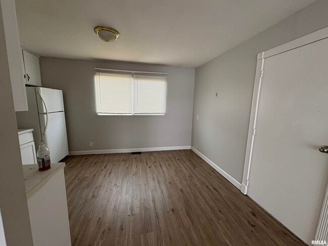 Building Photo - 6411 N Randwick Rd