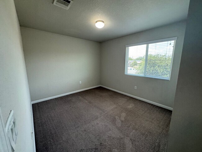 Building Photo - NEAR MEDICAL CENTER  |  GATED COMMUNITY   | 3 BEDROOMS  |  2.5 BATHS
