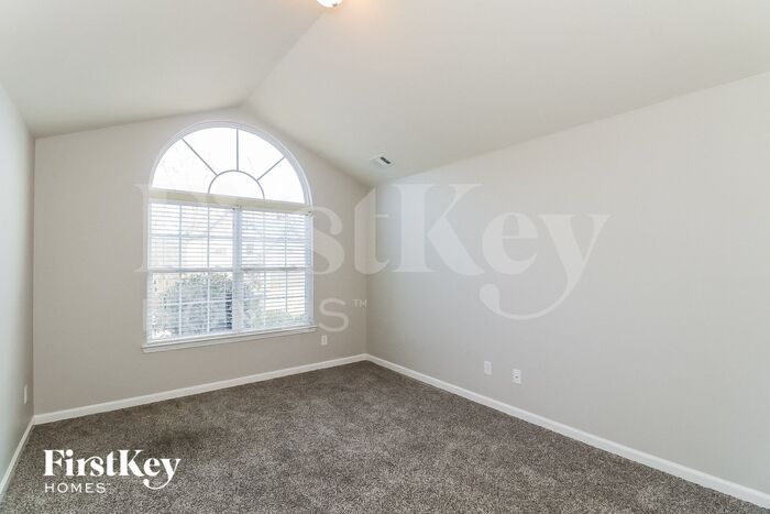 Building Photo - 6256 Cove Creek Dr