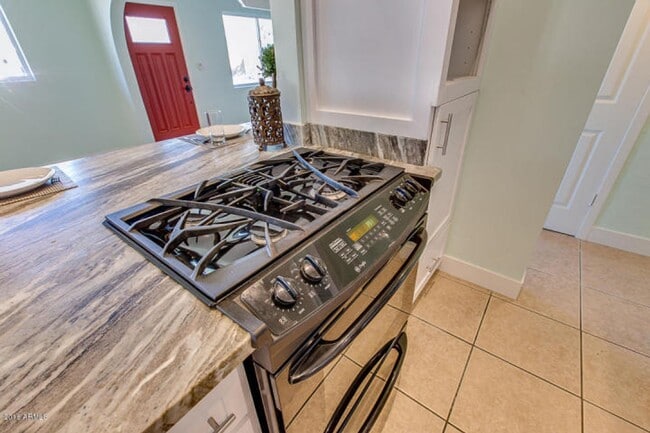 Building Photo - SFH 4-2