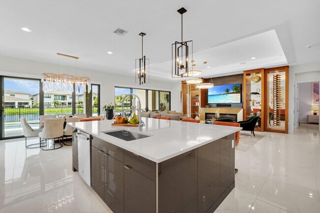 Building Photo - 17112 Aquavera Way