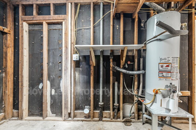 Building Photo - 1002 Sumner Dr