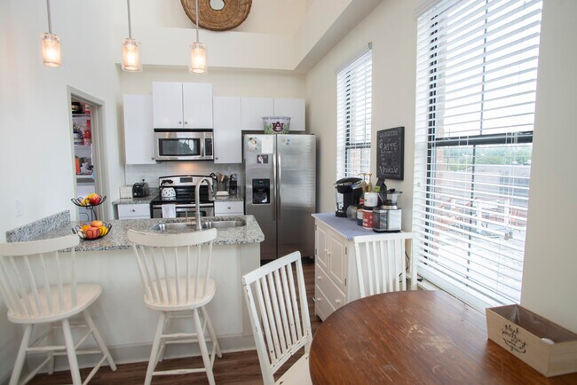 Building Photo - The Balcony Auburn