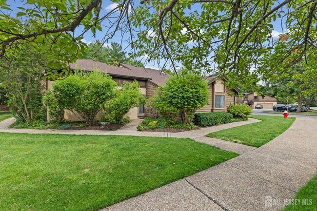 Building Photo - 130 Sayre Dr