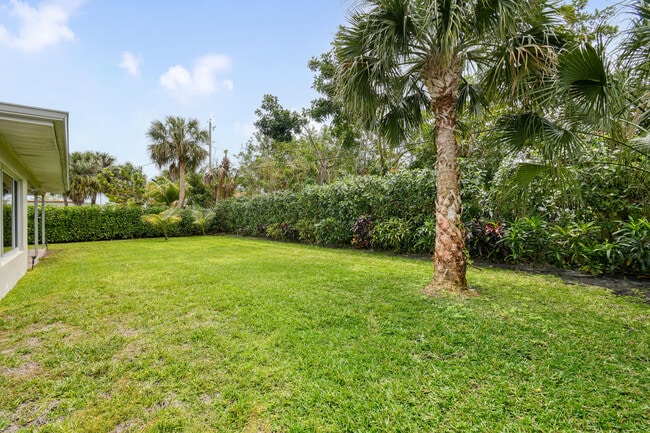 Building Photo - 400 Tequesta Dr