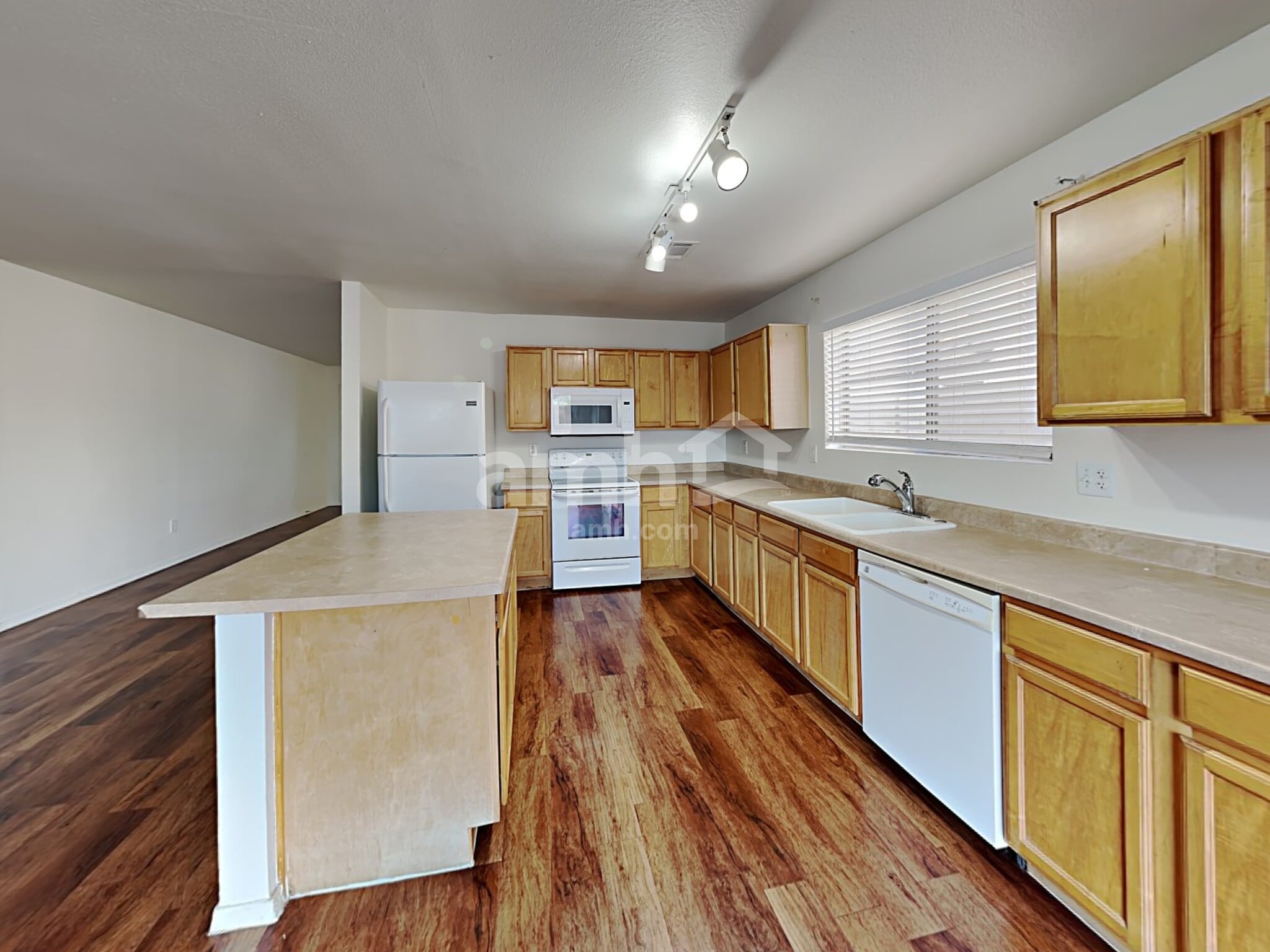 Building Photo - 15618 W Evans Dr