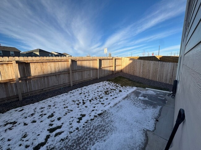 Building Photo - Like new 3 bed, 2.5 bath, 2 car in Lorson Ranch!