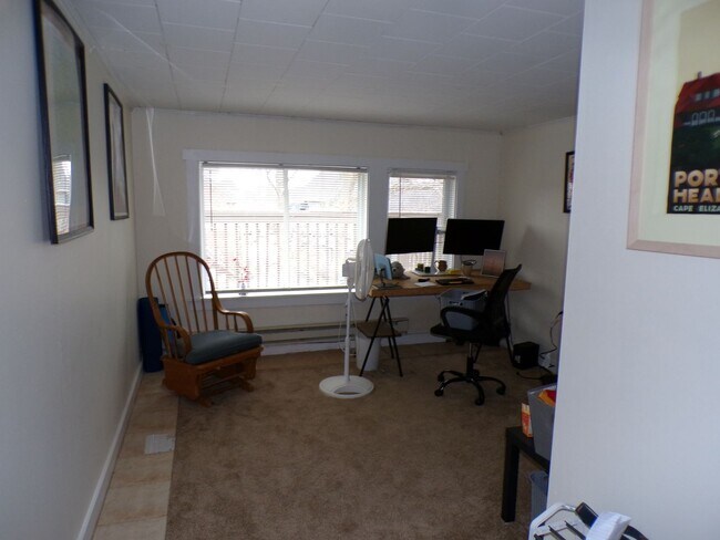 Building Photo - 19 Oak St