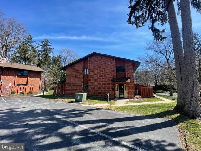 Building Photo - 301 Worthington Dr