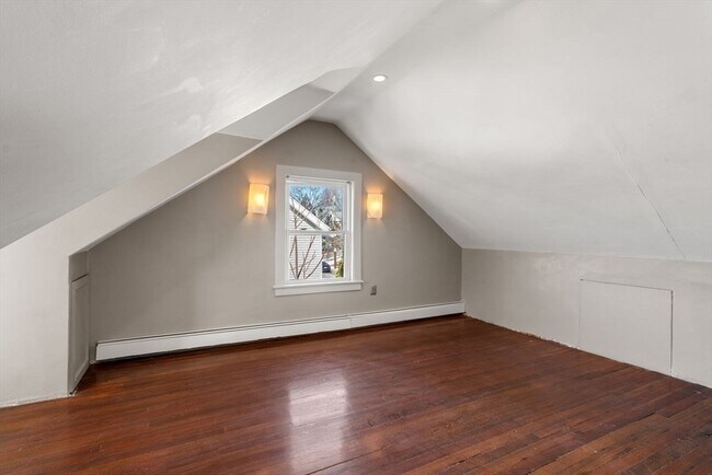 Building Photo - 194 Palfrey St
