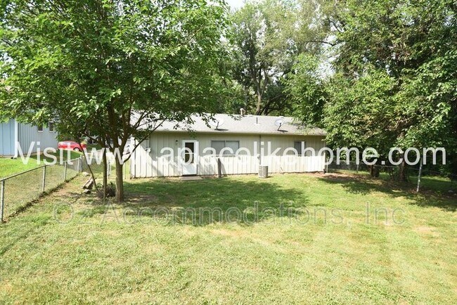 Building Photo - 5010 Valley Ln