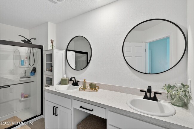 Building Photo - 33 Coastline Wy