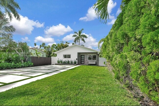 Building Photo - 1546 Van Buren St