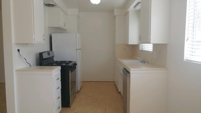 Building Photo - Fifth Street Apartments