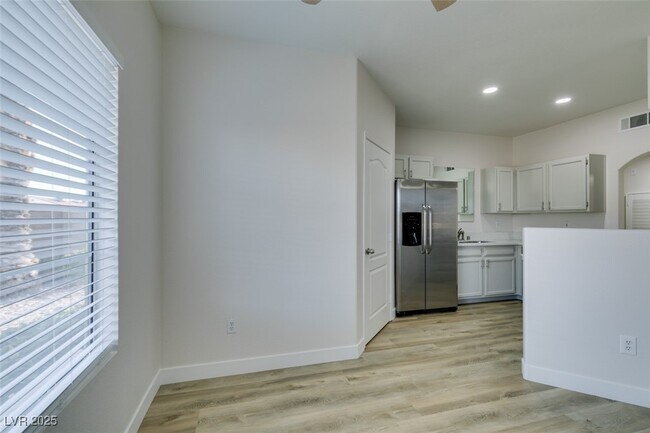 Building Photo - 5525 W Flamingo Rd