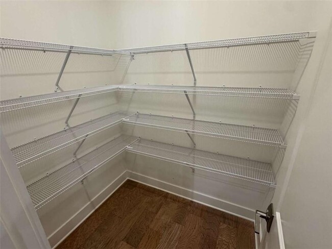 Building Photo - 2442 Mills Bend