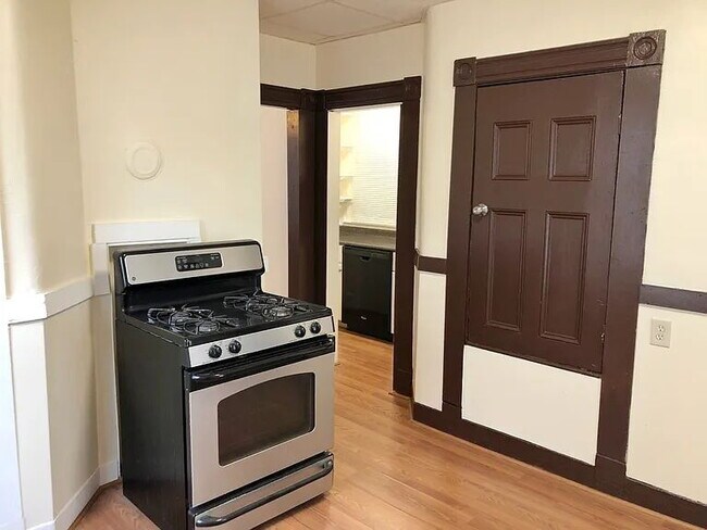 Building Photo - Cozy 1.5-Bedroom in a Vibrant East Boston Neighborhood